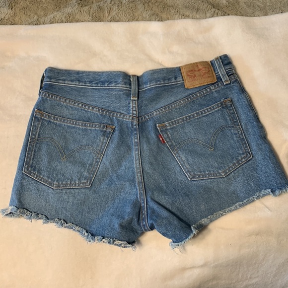 Levi’s denim shorts - Picture 2 of 3